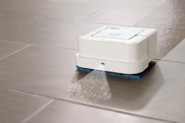 iRobotの進化形！　水拭きする床拭きロボット
