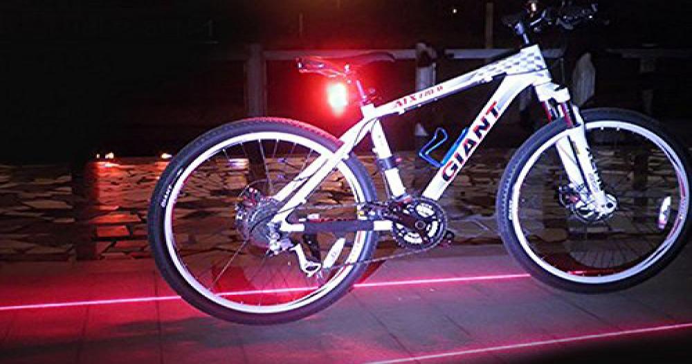 LED自転車用テールライト」レーザーで車に接近を知らせる - OTONA LIFE 