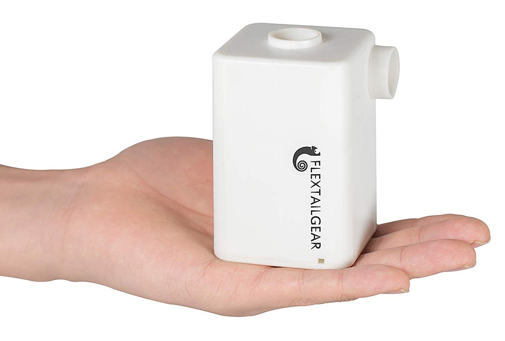 【便利グッズ】旅行で圧縮袋などを吸引してくれる電動エアポンプが超便利！