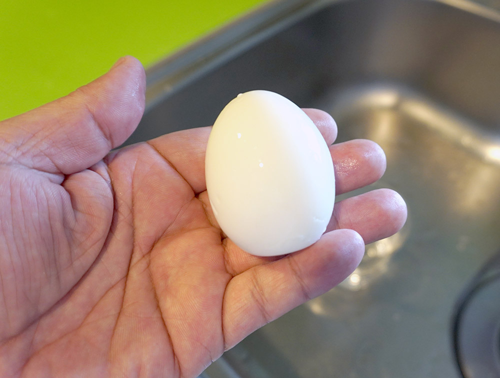 ゆで卵の殻が簡単にむける驚きの剥き方【裏ワザ】