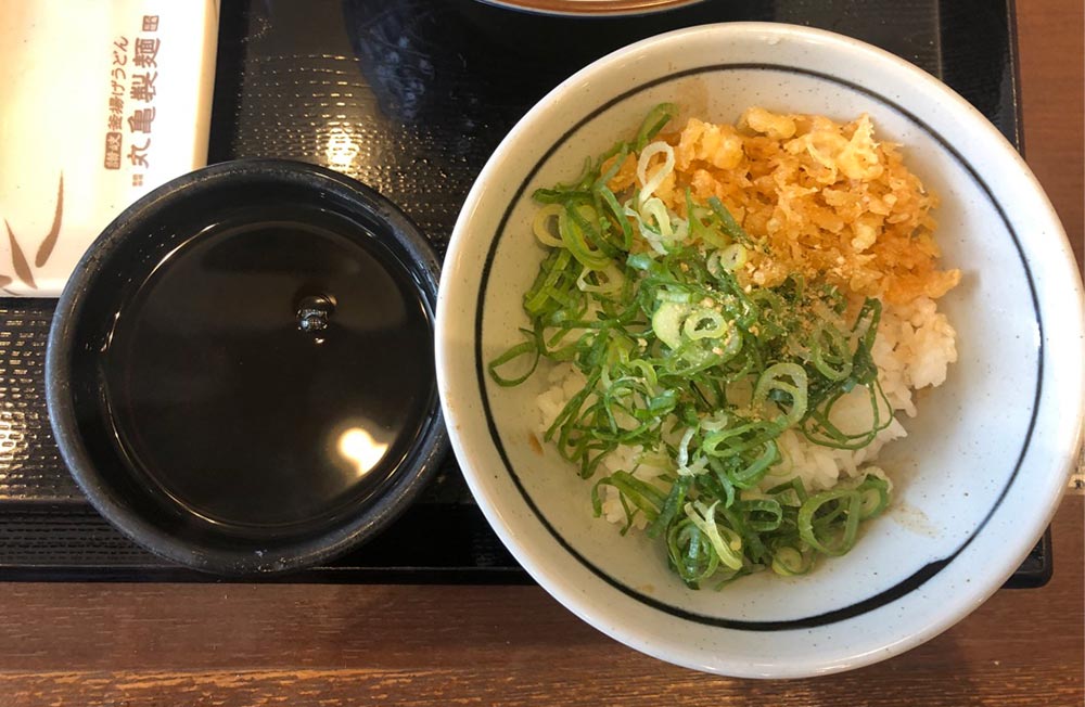 今話題の「丸亀製麺」の130円で食べられる、あまり知られてない『天丼茶漬け』がマジうまい！