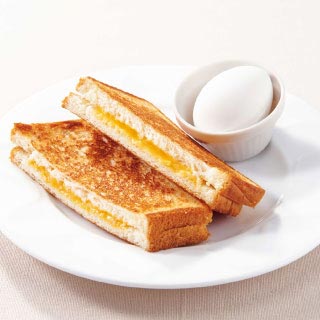 「デニーズ」には誕生月に豪華なパンケーキが無料で食べられる裏メニューがある!