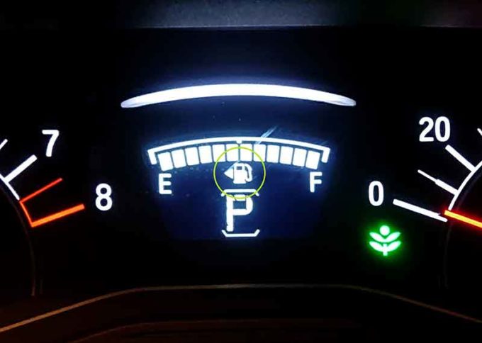 実は、車の給油口が左右どちらにあるか一瞬で見分ける方法があった!