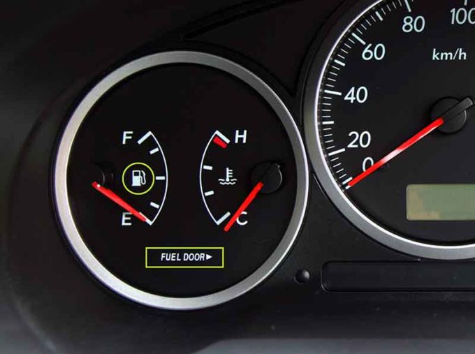 実は、車の給油口が左右どちらにあるか一瞬で見分ける方法があった!