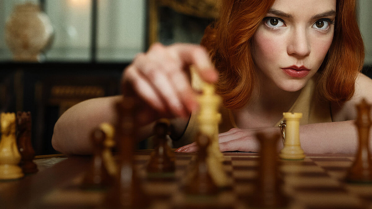 クイーンズ・ギャンビット | チェスの才能を開花させた少女の苦悩と栄光の物語