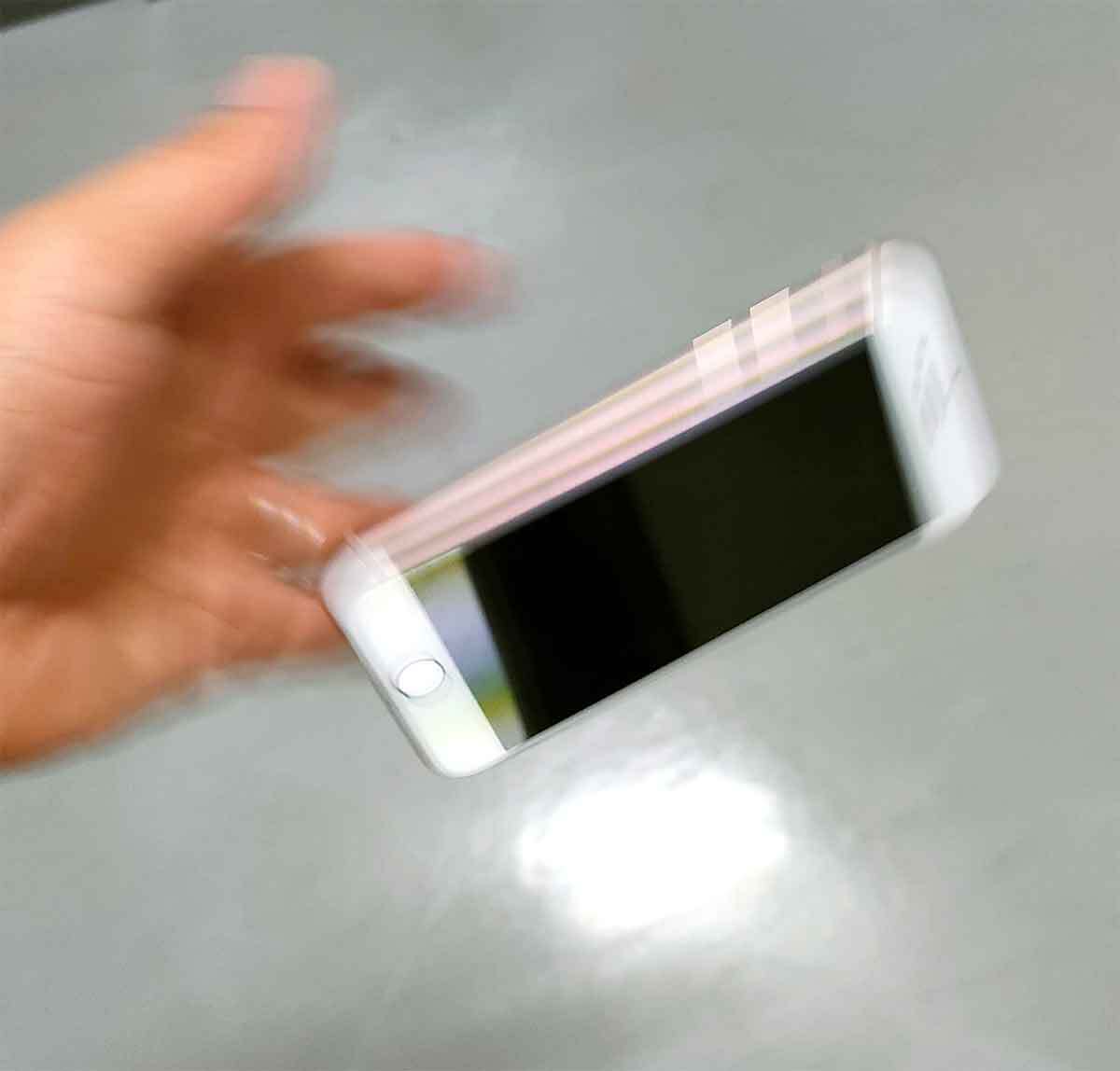 画面を保護できる”ガラス用液体フィルム「NANO Hi-Tech」を使って実際にiPhone 8を使って落下実験を行ってみました