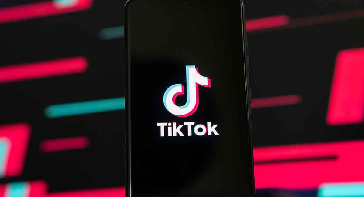 【2023最新】TikTokの危険性・リスクと「見るだけ」で安全に使う方法