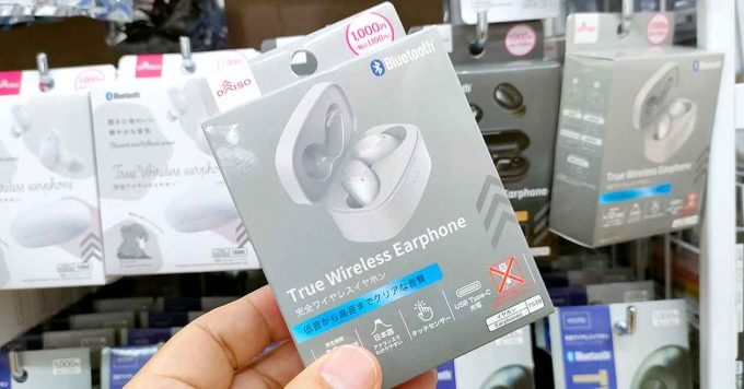 ダイソーの新型ワイヤレスイヤホン「TWS-G273」と旧型「TWS001