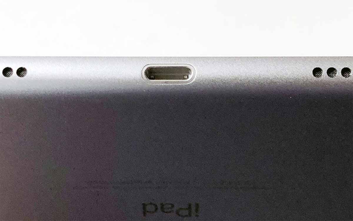 iPadの端子部分の汚れや損傷1