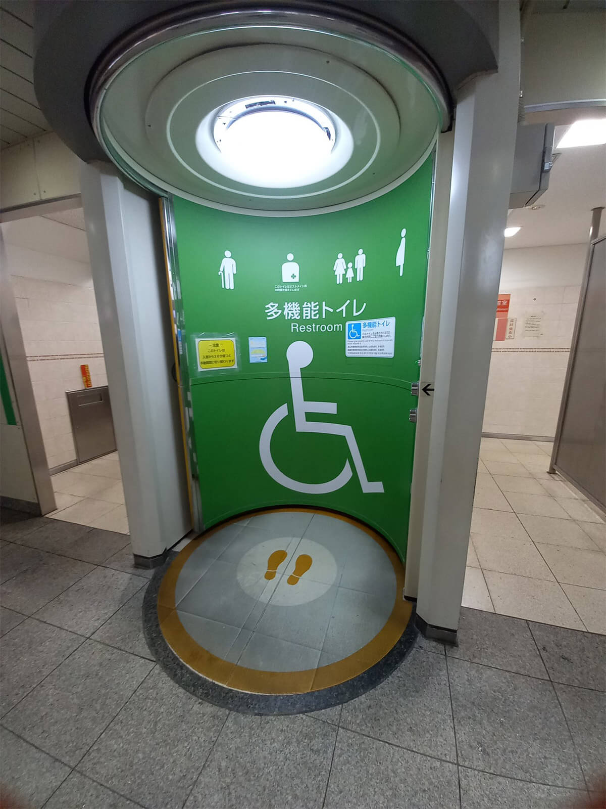 JR山手線の目白駅に設置された多機能トイレ