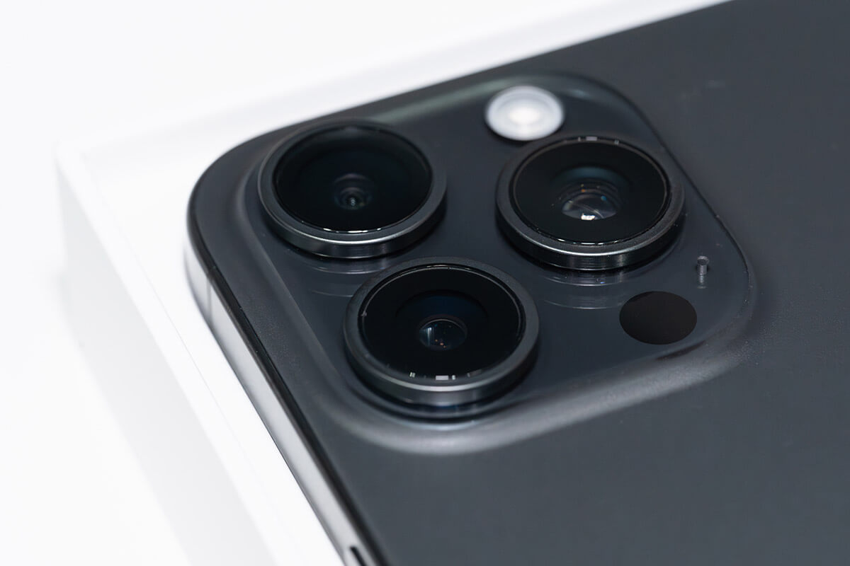 iPhone 15 Pro Maxのアウトカメラ