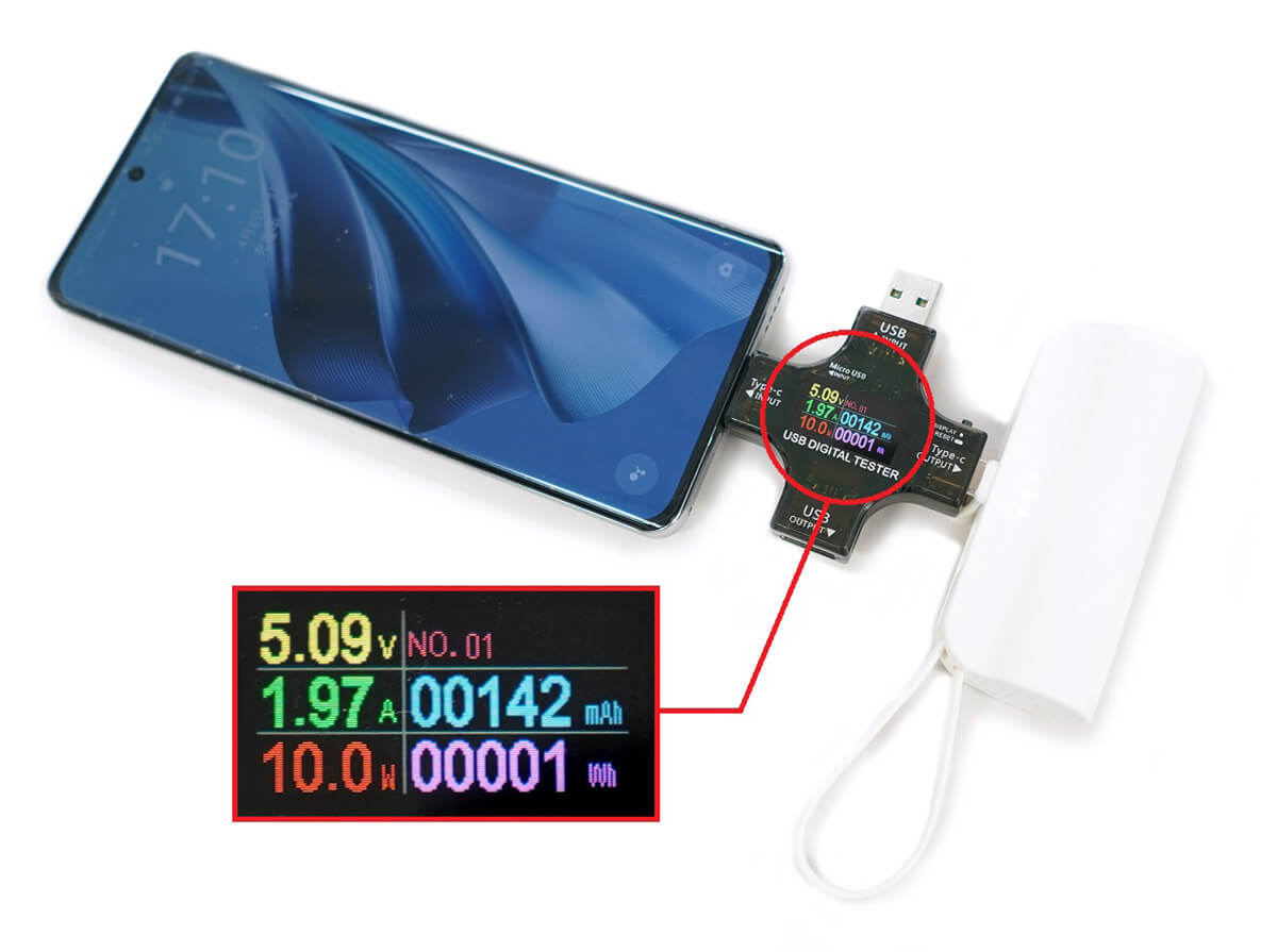 Androidスマホ「OPPO Reno10 Pro 5G」を充電1